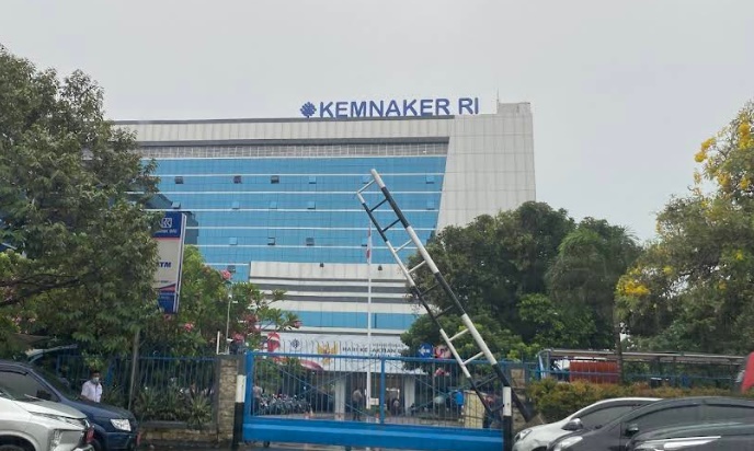 KPK Geledah Kantor Kemnaker, Sita 3 Mobil, Kantongi Tersangka