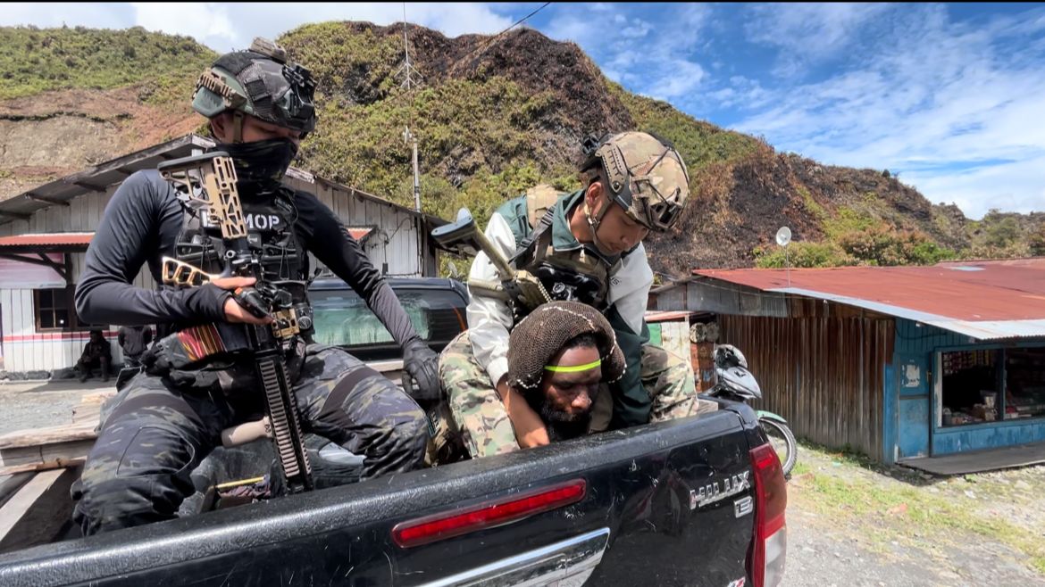 Satgas Ops Damai Cartenz Tangkap Anggota KKB Konara Enumbi
