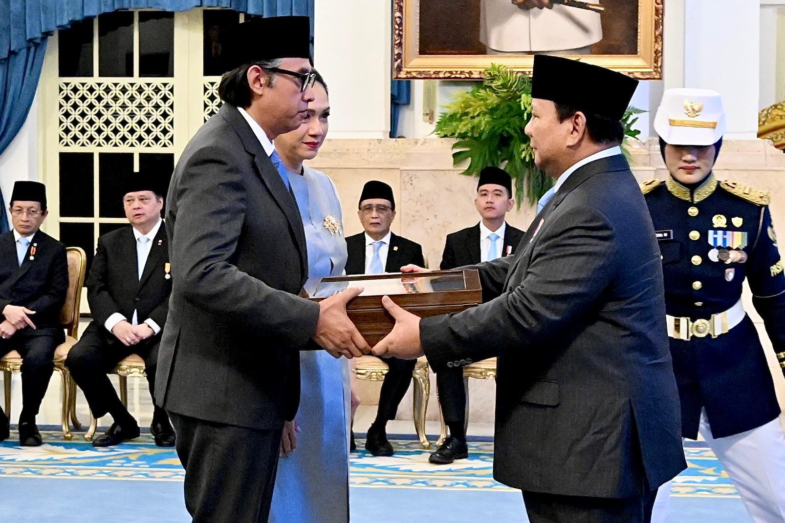 Hoegeng dan Ben Mboi Terima Tanda Kehormatan, Siapa Mereka?