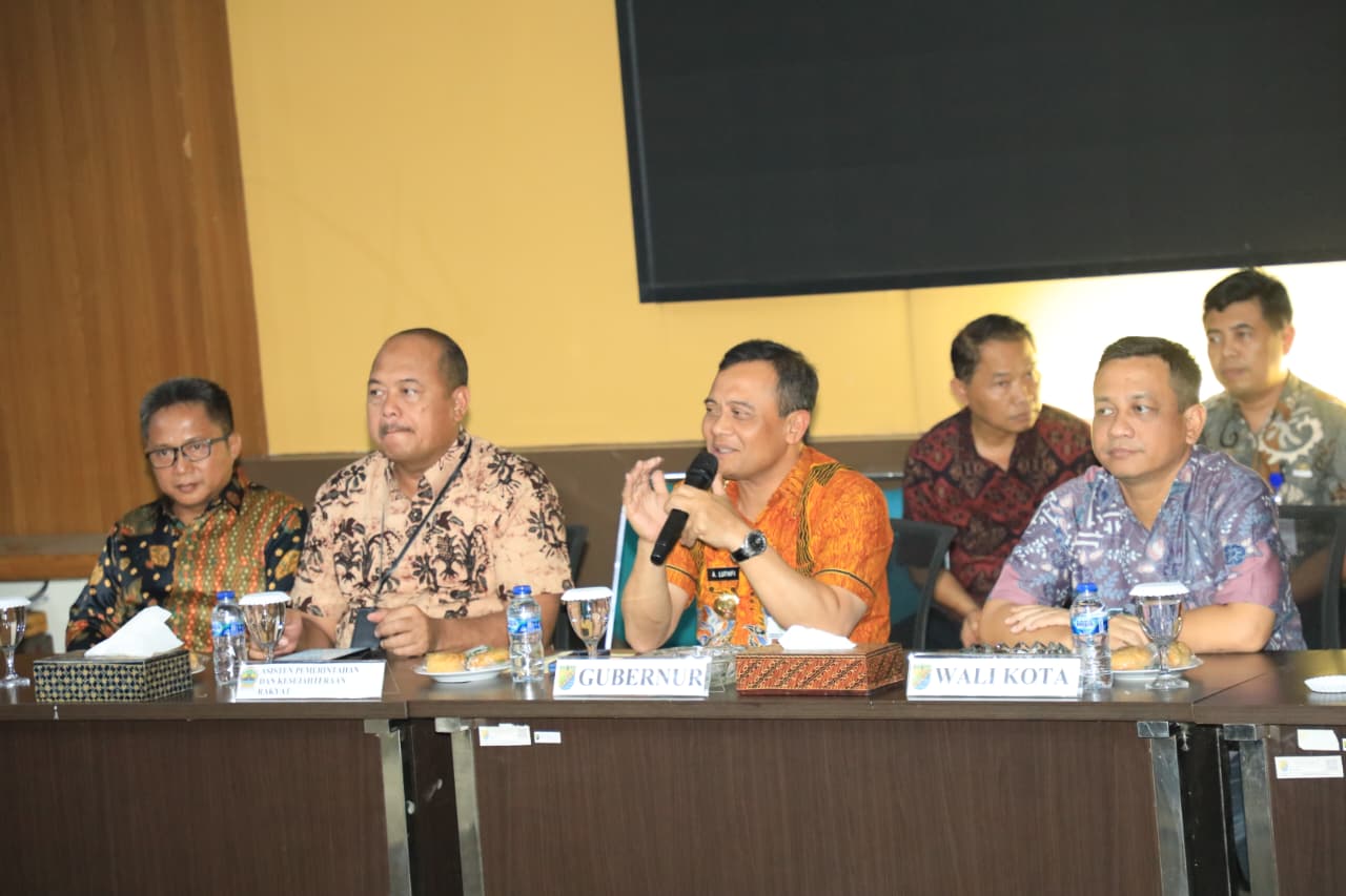 Tinjau Pekalongan, Gubernur Pastikan Pelayanan Publik Tetap Normal