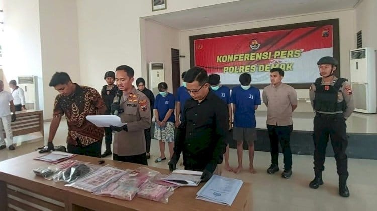 Satu Keluarga Buat dan Edarkan Uang Palsu