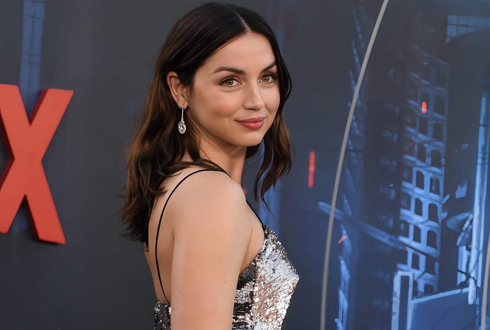 Ana de Armas dan Tom Cruise Kini Hanya Berteman