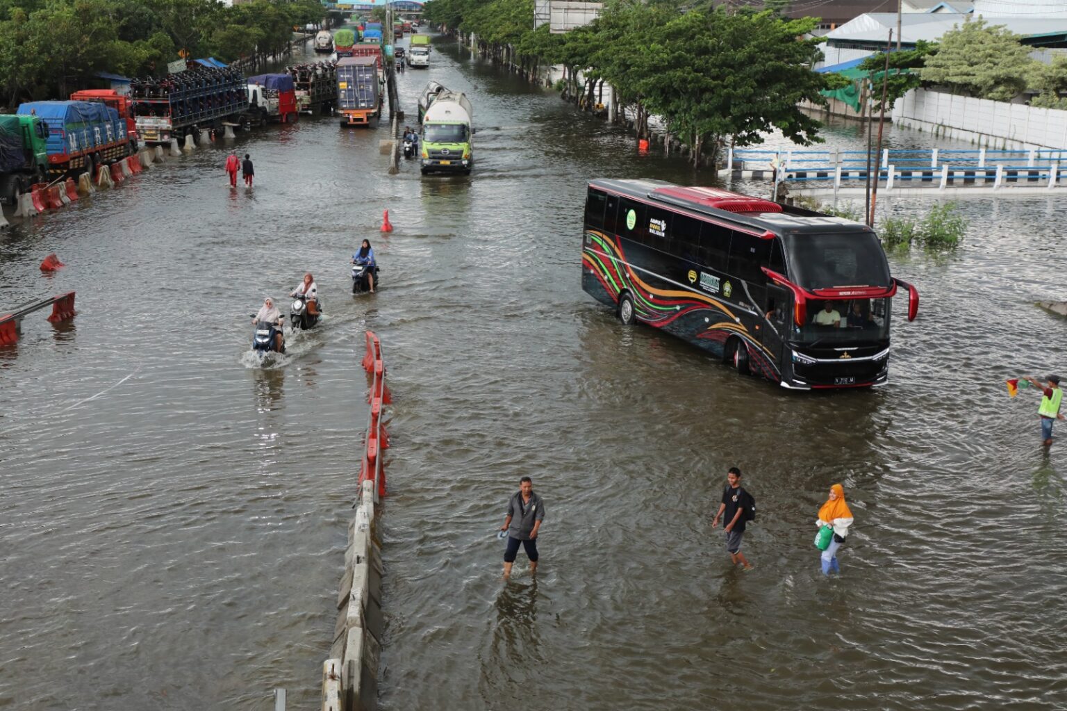 Banjir Landa Sejumlah Daerah, BPBD Jateng Kerahkan Pompa Portabel