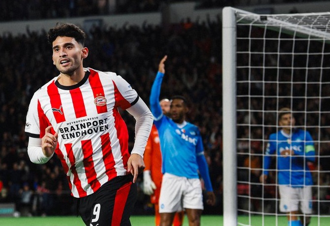 Napoli Digulung PSV 6-2