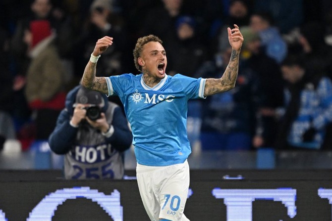 Napoli Kudeta Inter, Bekuk Atalanta 3-1