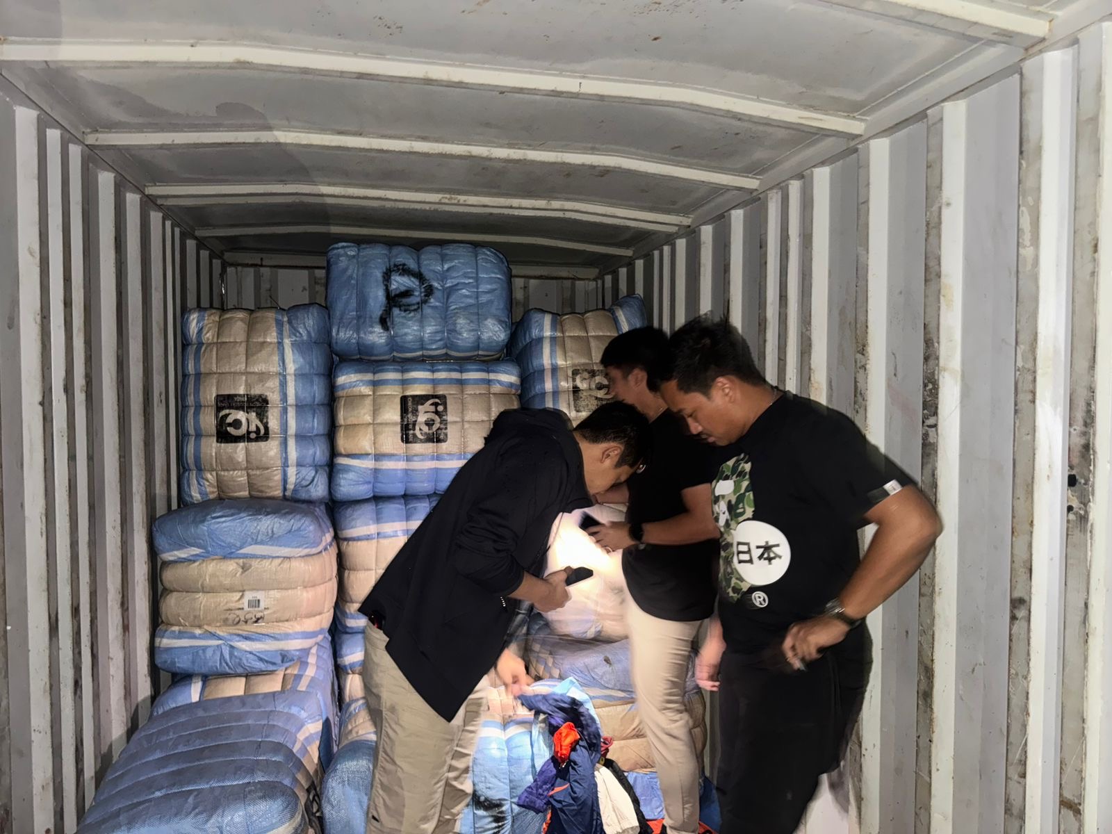 Polisi Bongkar Sindikat Balpres, Amankan 207 Bal Pakaian Bekas 