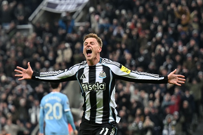 Newcastle United Tundukkan Manchester City 2-1
