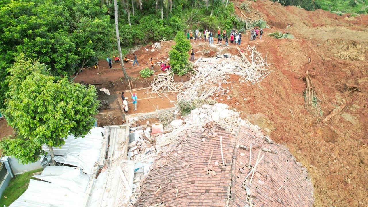 Longsor Cilacap: 3 Ditemukan Meninggal, 20 Warga Masih Hilang