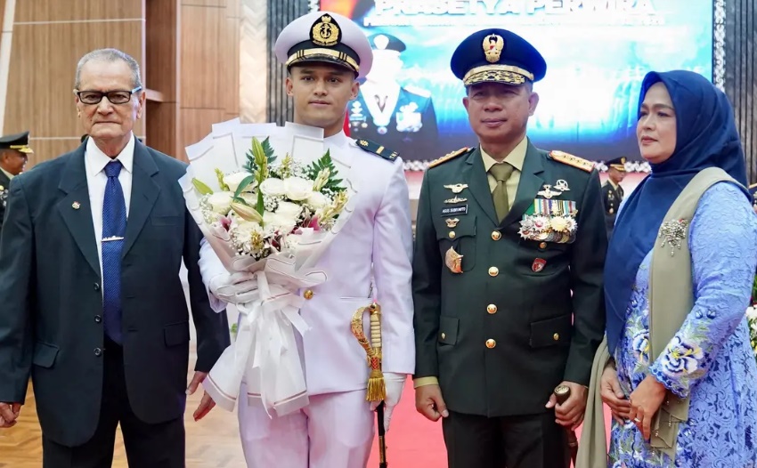 Atlet Angkat Besi Rizki Juniansyah Sandang Pangkat Perwira TNI AL