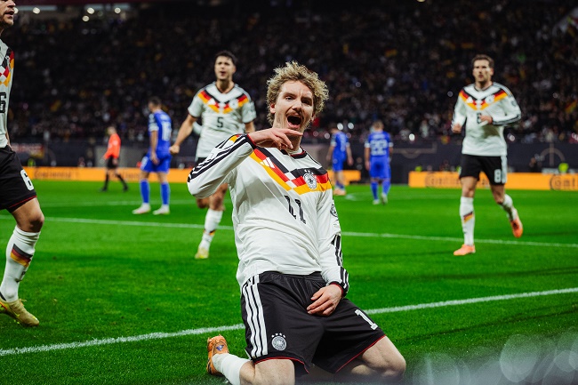 Jerman Pesta Setengah Lusin Gol, Rebut Tiket Piala Dunia