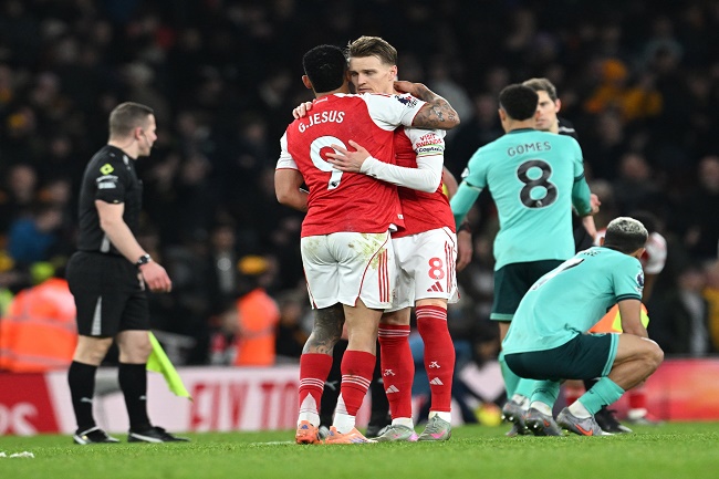 Dua Gol Bunuh Diri Bawa Arsenal Amankan 3 Angka