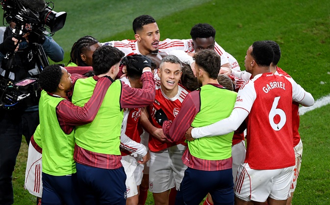 Arsenal Hentikan Rekor Aston Villa, Tutup Tahun di Puncak Klasemen