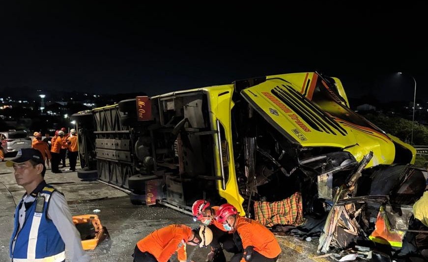 Bus PO Cahaya Trans Terguling di Tol Semarang, 16 Penumpang Tewas