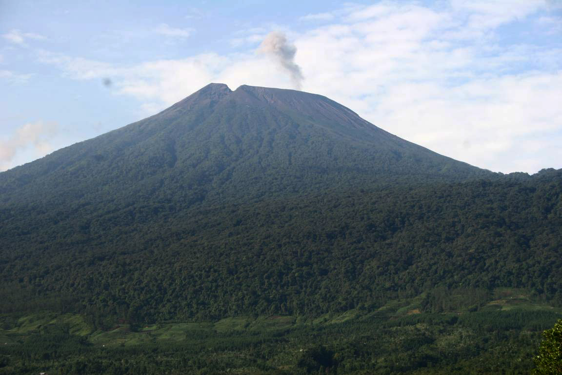 Tambang di Gunung Slamet Diberhentikan Sementara