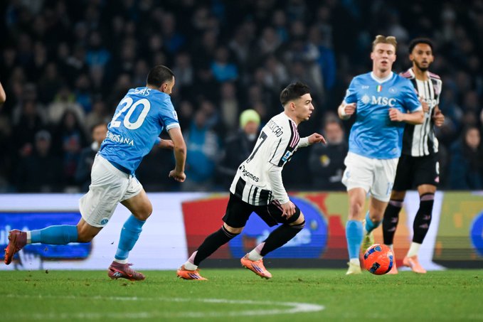 Napoli ke Puncak, Bekuk Juventus 2-1