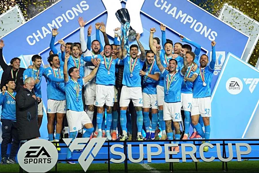 Napoli Rebut Piala Super Italia