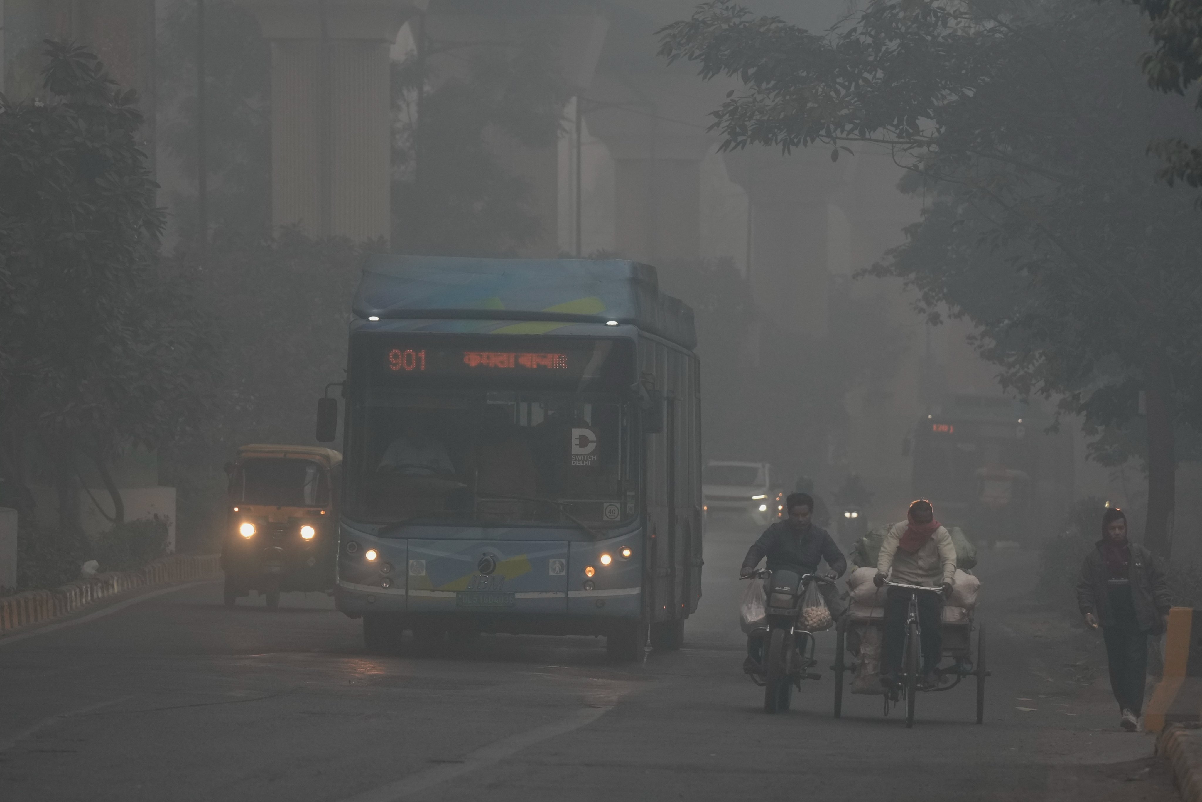 Ibu Kota India Batasi Kendaraan dan Aktivitas Kantor