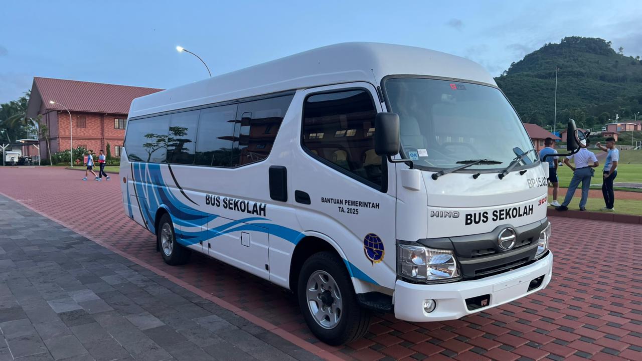 Kemenhub Salurkan 150 Unit Bus Sekolah