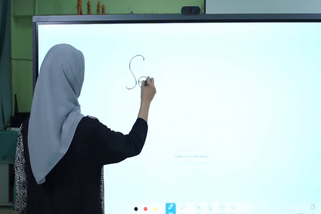 Papan Interaktif untuk Setiap Sekolah Ditambah