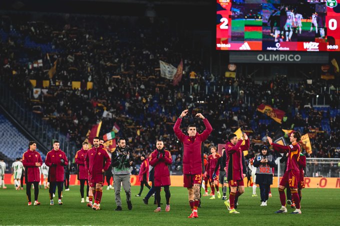 AS Roma Huni 3 Besar, Gusur Napoli
