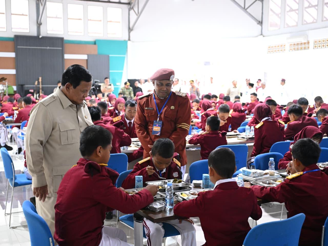 Presiden Prabowo Resmikan 166 Sekolah Rakyat