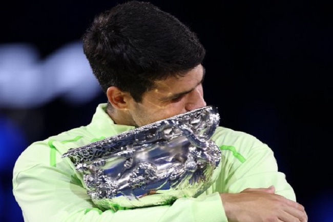 Carlos Alcaraz Catatkan Rekor, Tundukkan Novak Djokovic di Australia Terbuka