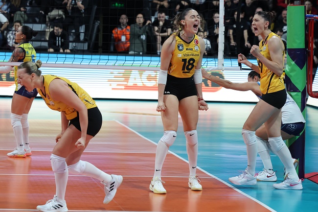 Dramatis, VakifBank Tundukkan Savino 3-2