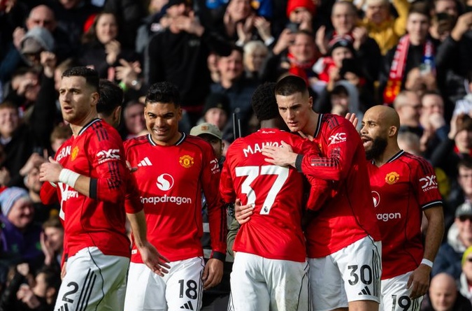 Manchester United Tembus 3 Besar