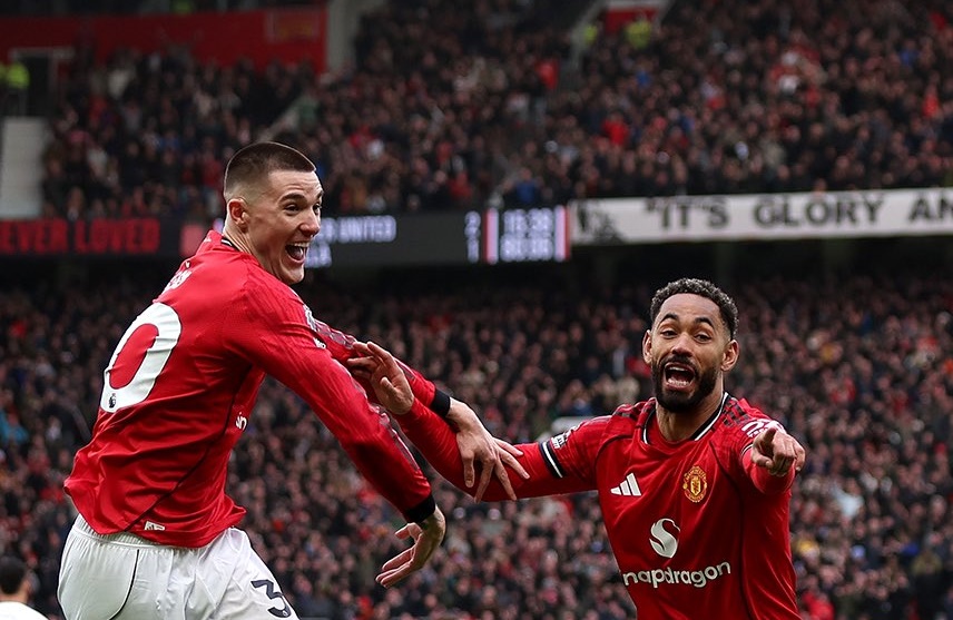 Manchester United Bungkam Aston Villa 3-1