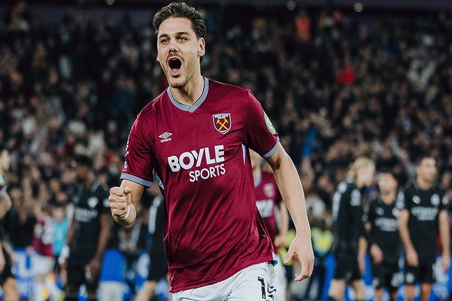 Manchester City Terpeleset, Arsenal Menang Dramatis