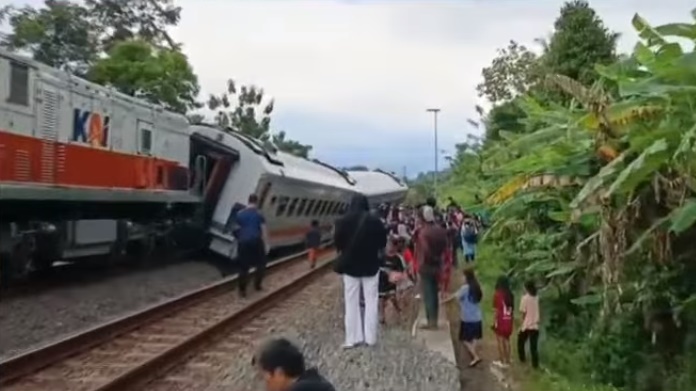 KA Bangunkarta Anjlok, KAI Ubah 13 Rute