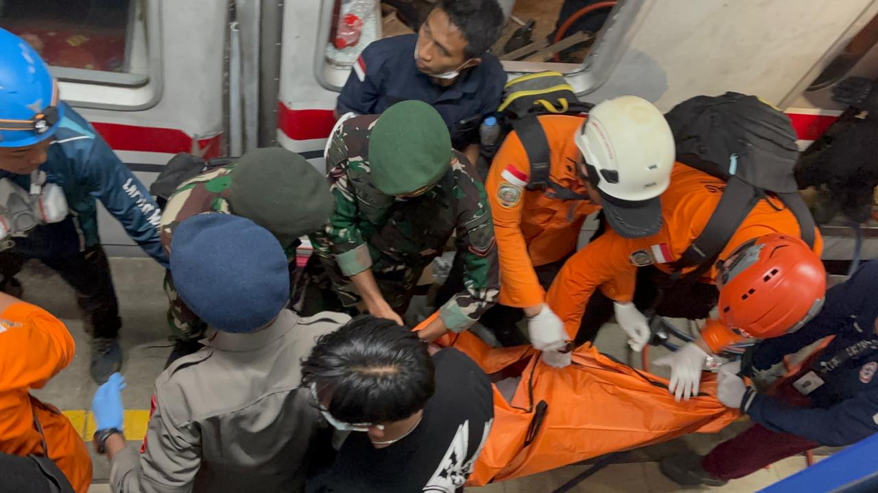 Korban Meninggal Kecelakaan Kereta Bekasi Timur Bertambah Menjadi 16 Orang