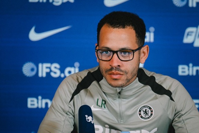 Chelsea Pecat Pelatih Liam Rosenior