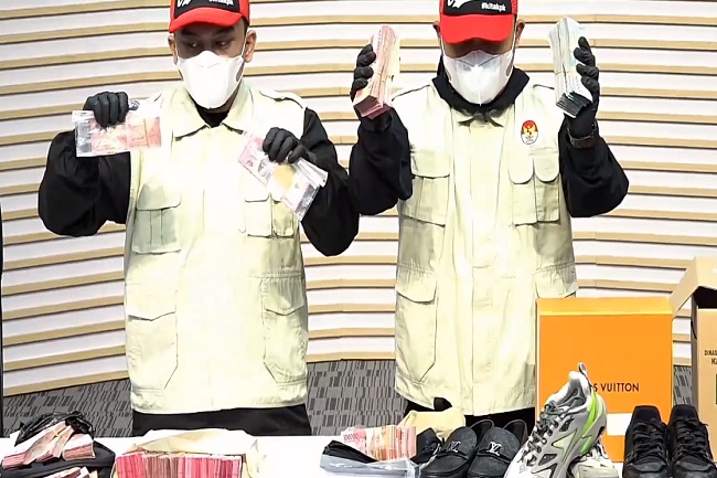 Bupati Tulungagung Tersangka, Peras 16 OPD Rp5 Miliar