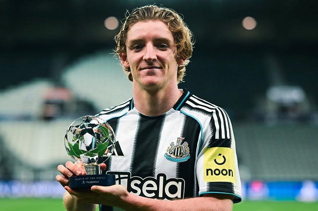 Barcelona Angkut Anthony Gordon dari Newcastle United