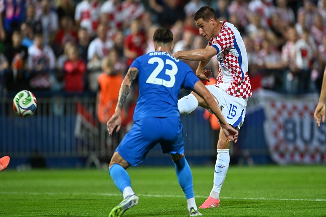 Kroasia Kalahkan Slovenia 2-1