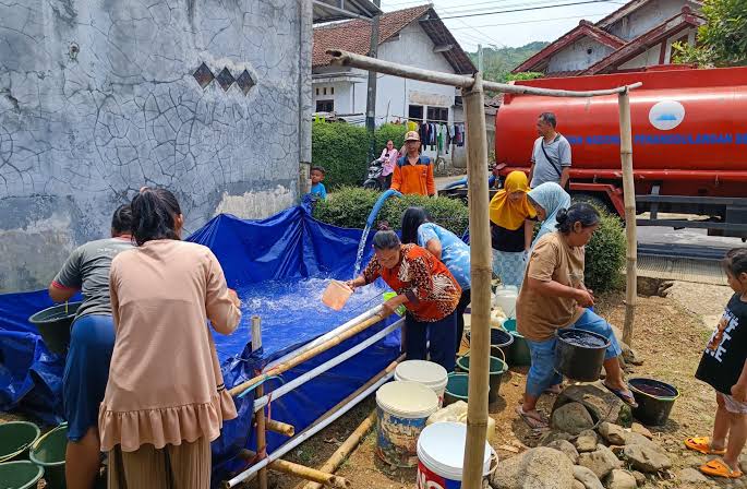 Atasi Kekeringan, Salurkan 654 Ribu Liter Air Bersih