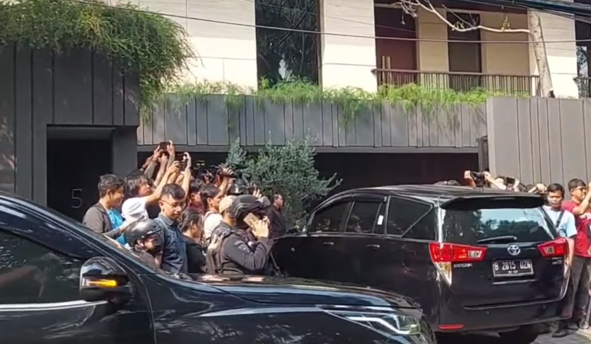 KPK Geledah Rumah Silmy Karim, Angkut Harley Davidson hingga Porsche