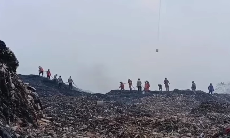 4 Titik Api TPA Jatiwaringin Belum Padam, 334 Warga Alami ISPA
