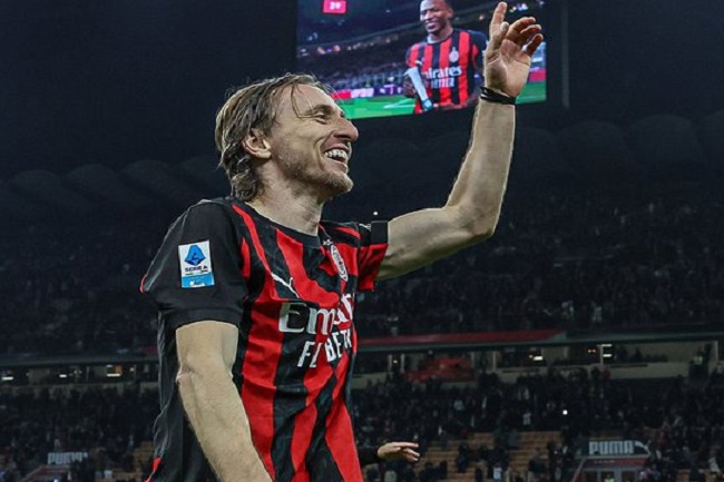 Luka Modric Bertahan di AC Milan