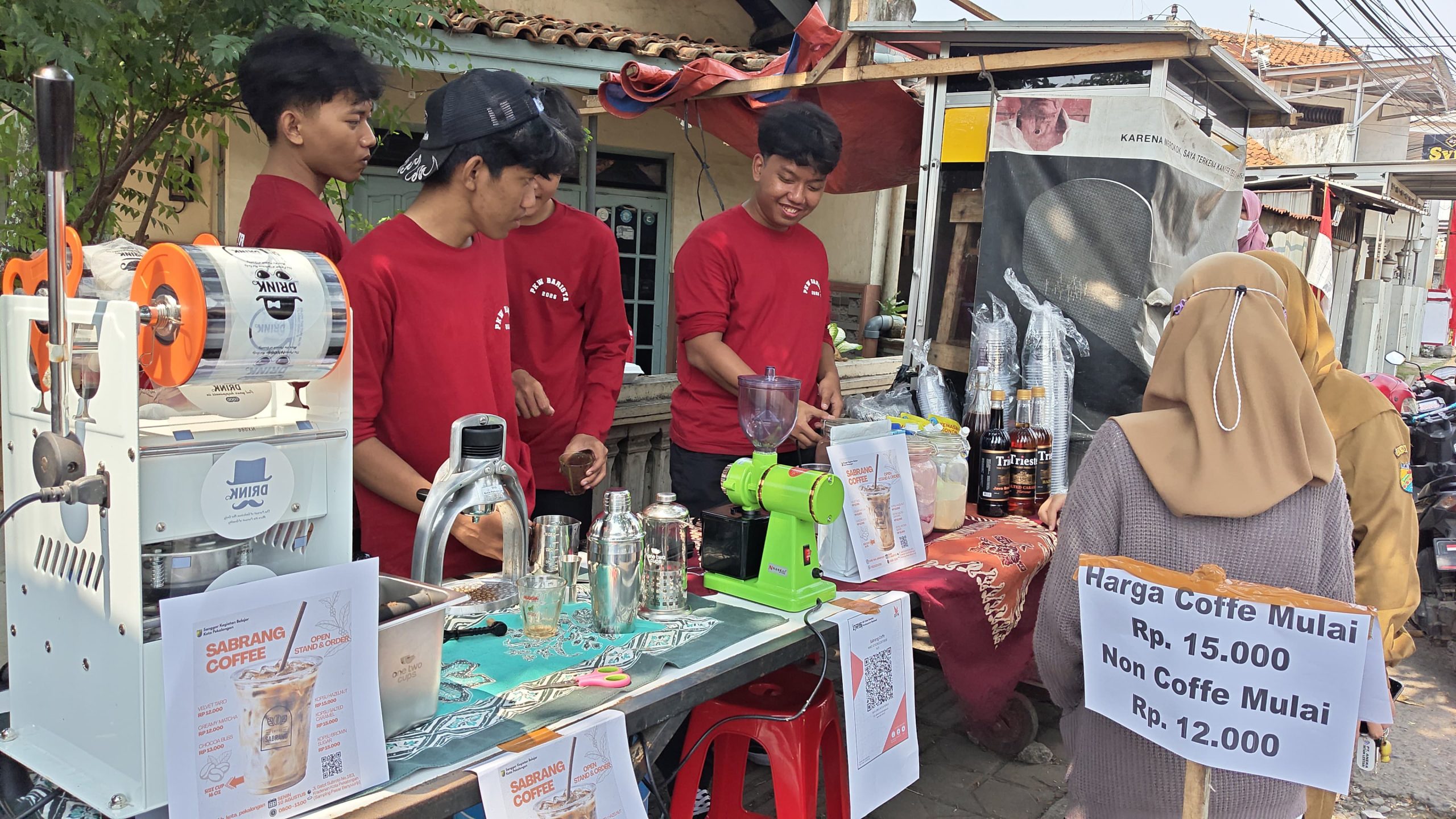 Latihan Barista Sekaligus Praktik Jualan Langsung