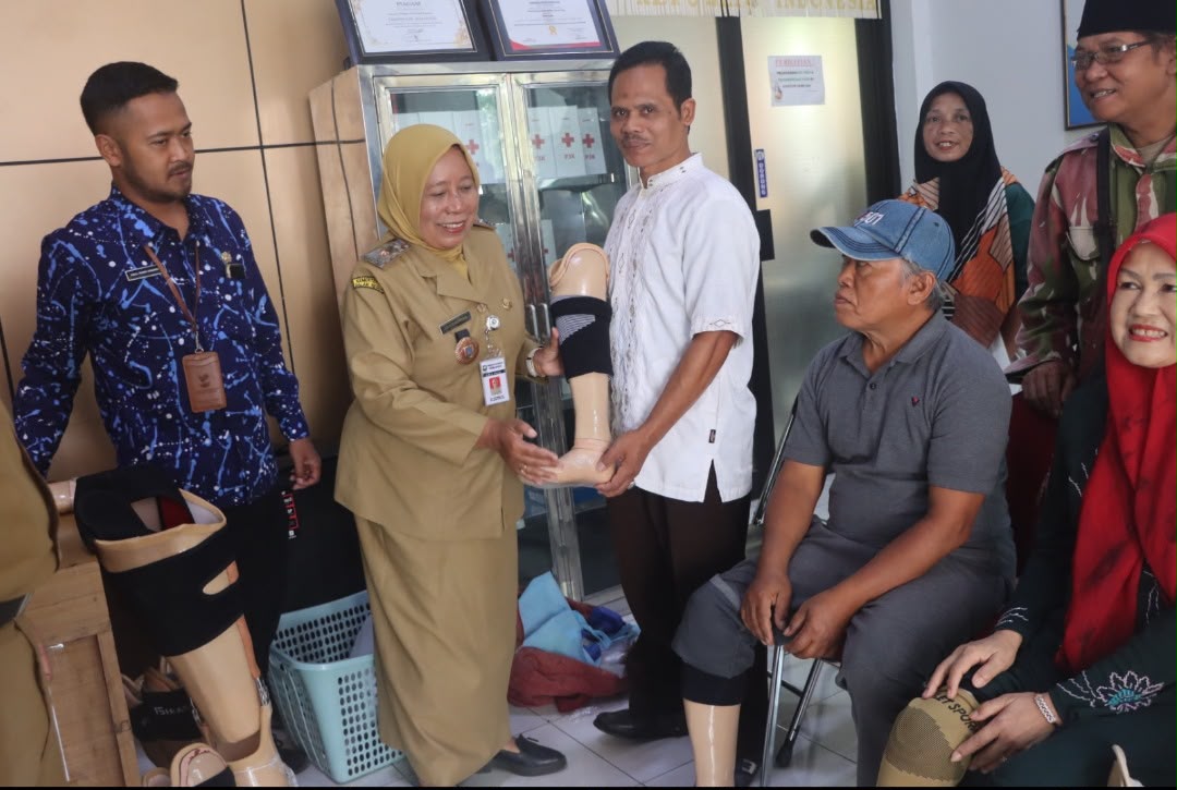 Pemkab Semarang Salurkan 15 Kaki Palsu