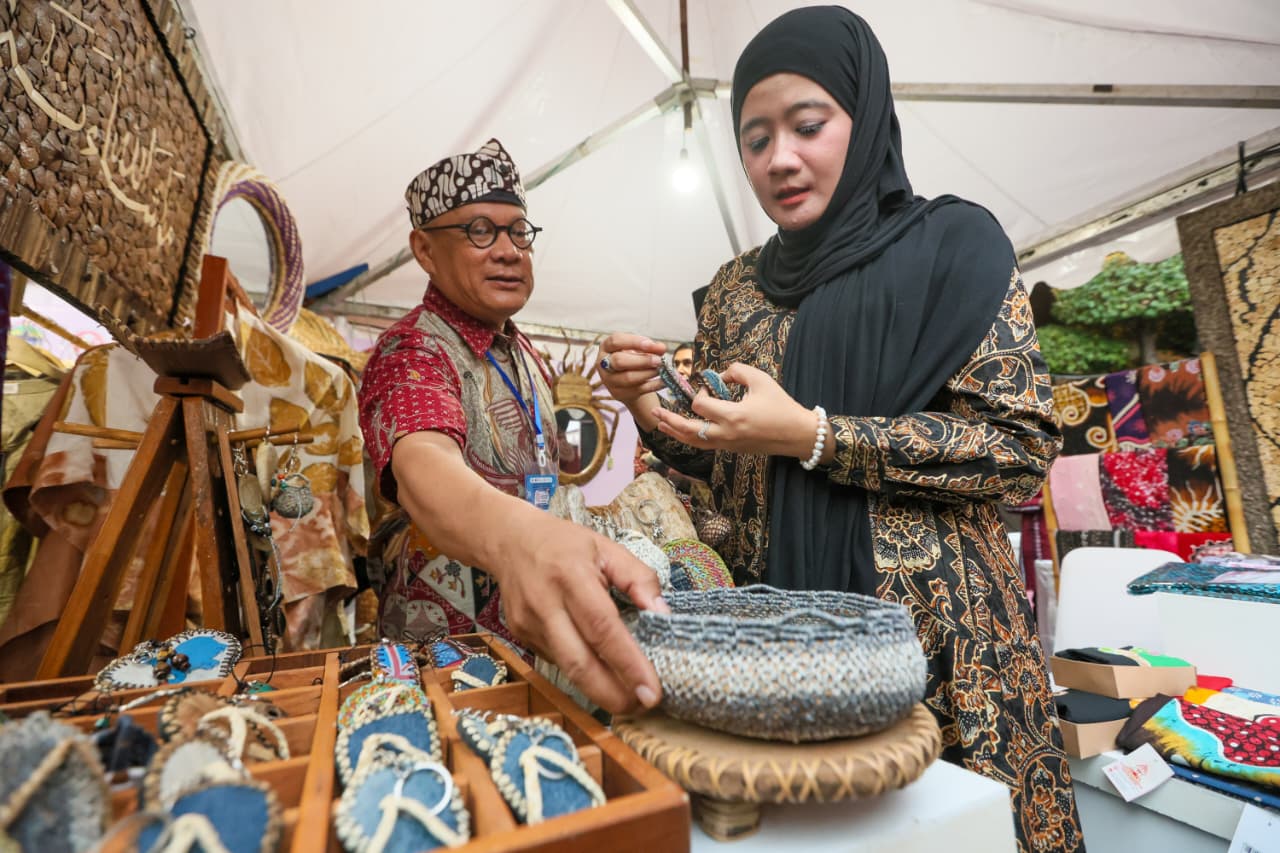 Produk Berbahan Limbah Raup Omzet Puluhan Juta
