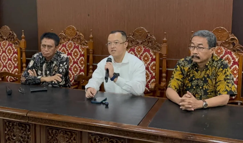 Kemdiktisaintek Tunjuk Prof Ali Rokhman sebagai Plt Rektor Unsoed