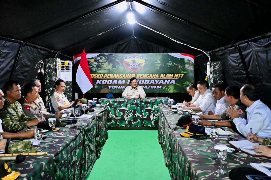 Prabowo Salurkan Bantuan Rp200 Miliar untuk Gempa NTT