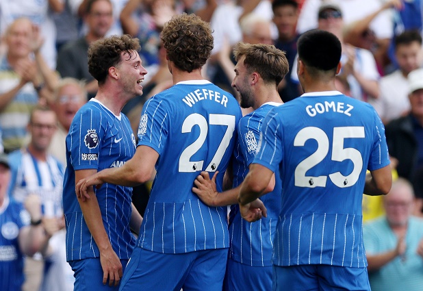 Brighton Gulung Aston Villa 4-0