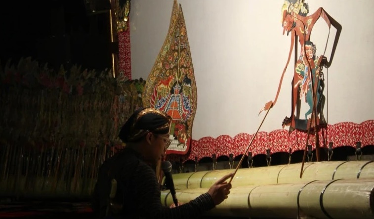 Hidupkan Kembali Pakem Grenteng melalui Karya Wayang Siswa