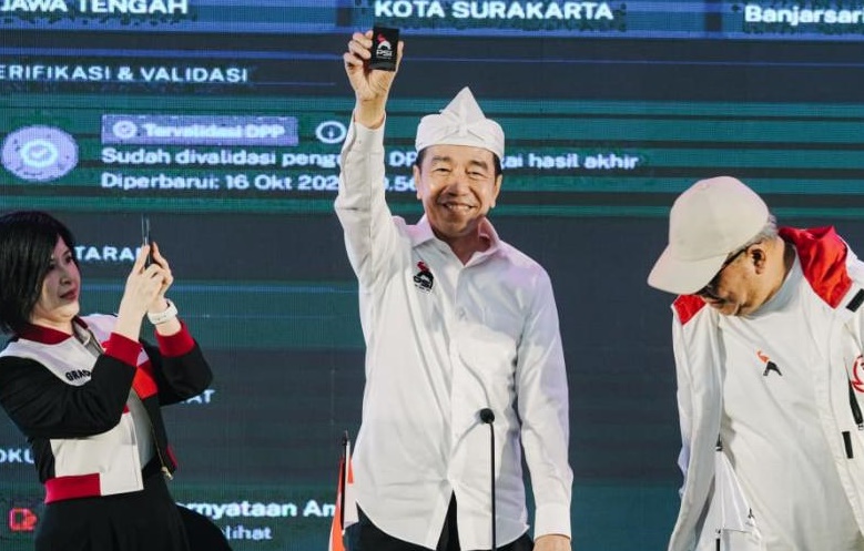 Jokowi Pamer KTA PSI, Gabung Sejak Oktober 2025