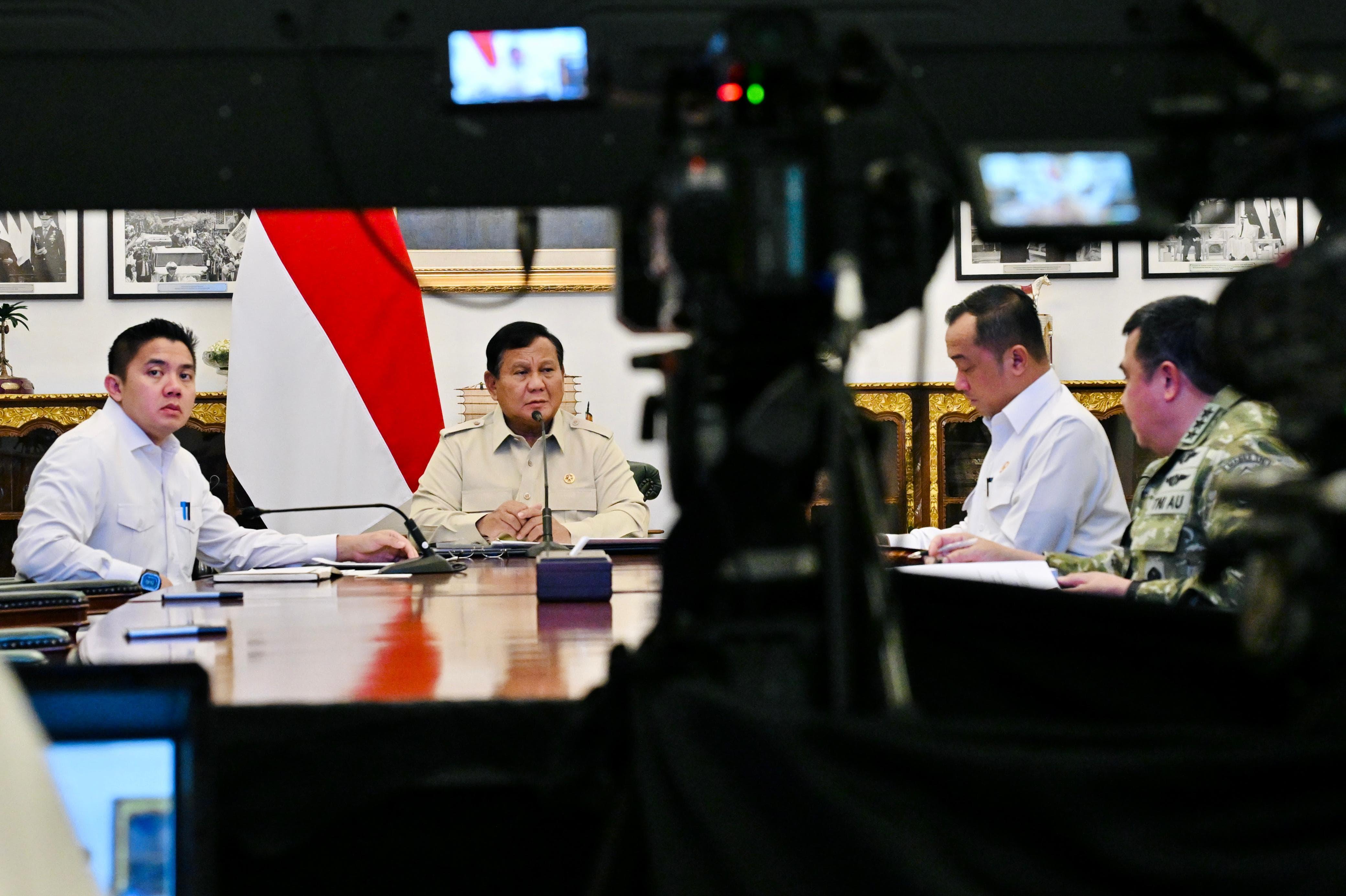 Prabowo Minta Nama-nama Korporasi dalam Kasus Karhutla