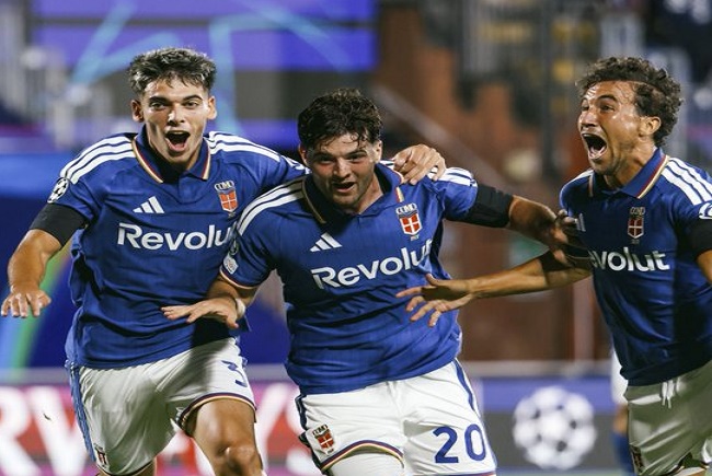 Como Jalani Debut Manis, Gasak RB Leipzig 4-1